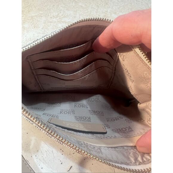 Michael Kors Jet Set Wristlet Beige with Gold Hardware - Picture 5 of 6